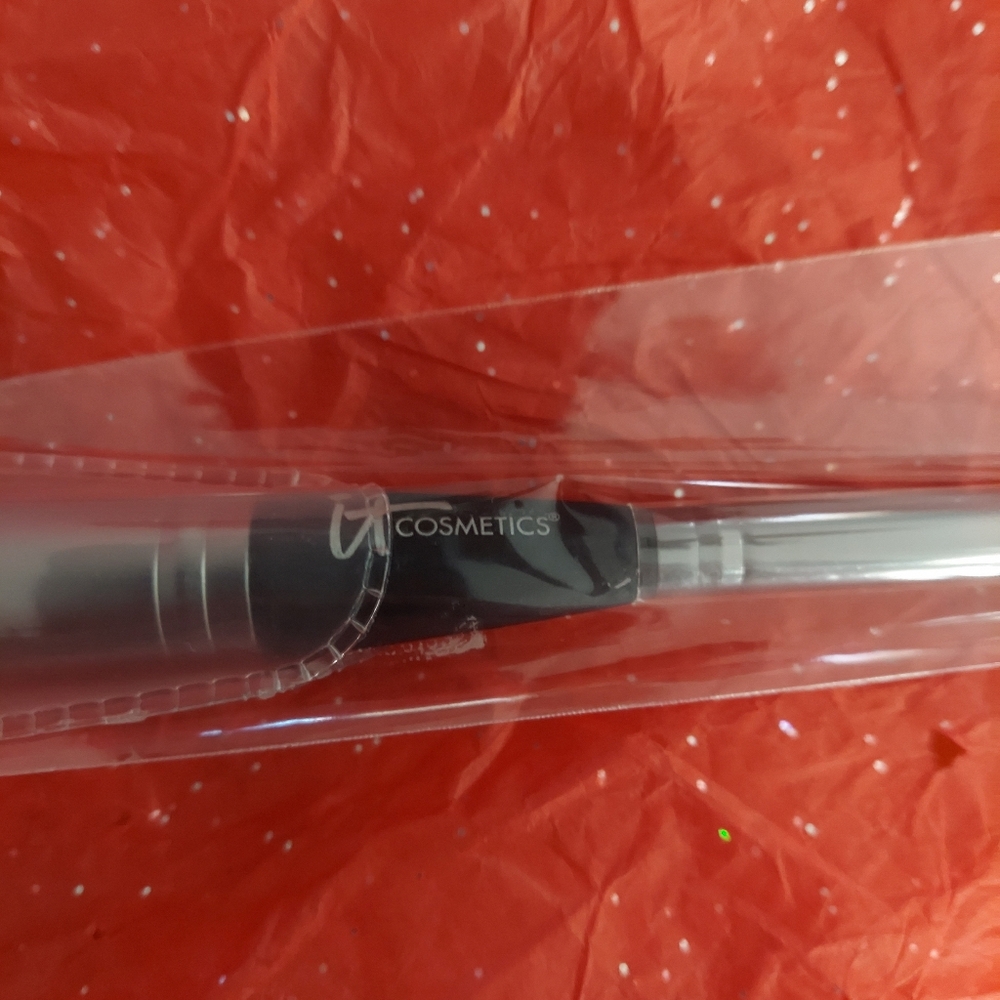It Cosmetics Makeup Brush Set - Picture 9 of 16